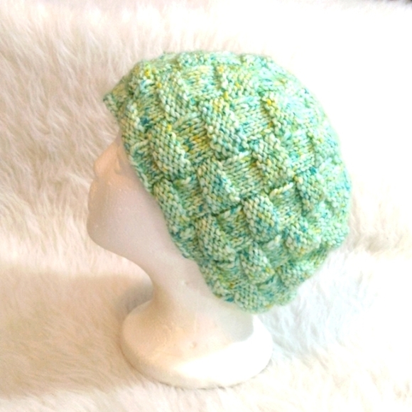 Hand Crocheted Winter Beanie Hat - Picture 1 of 3